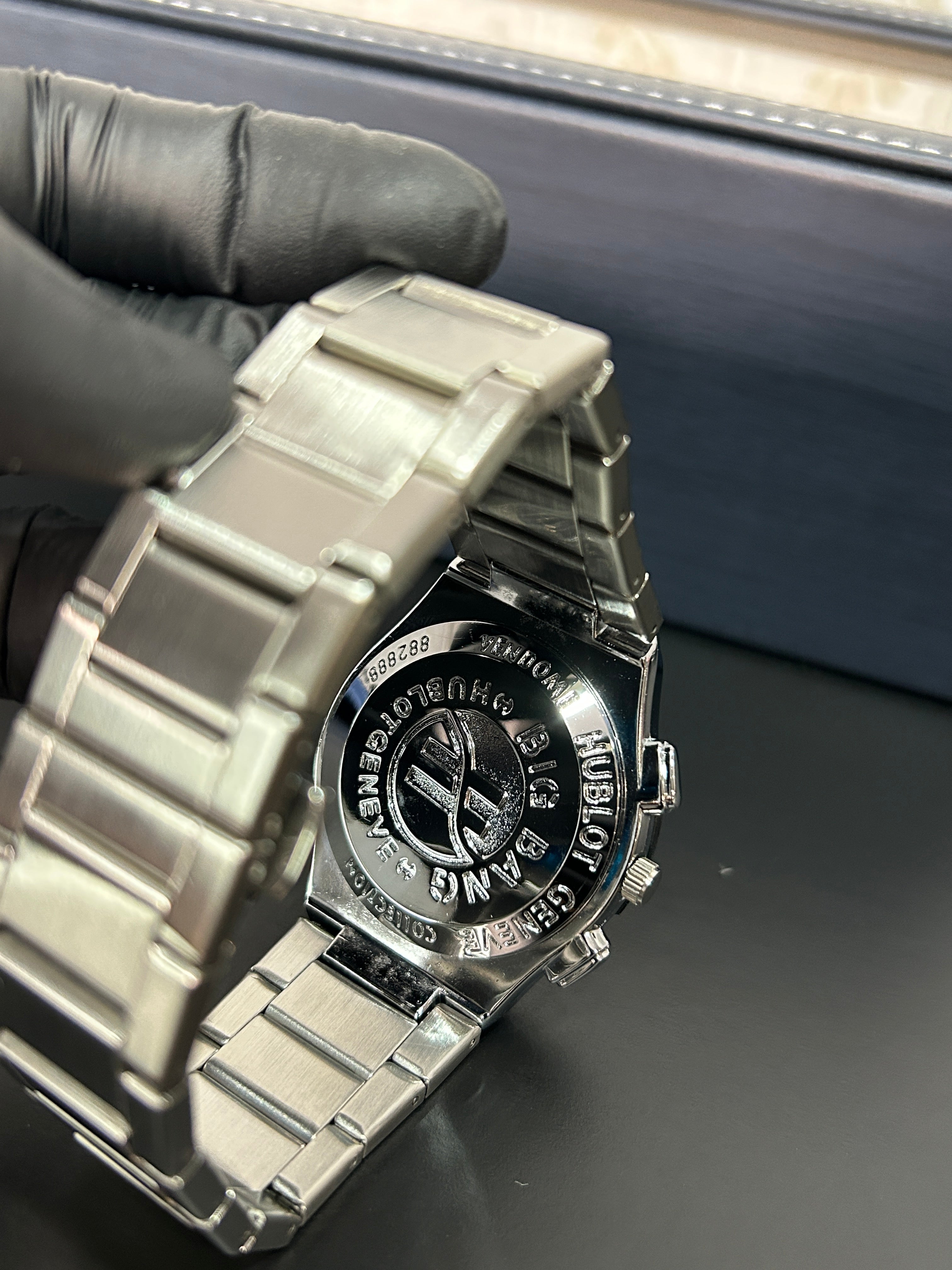 Hub White Dial & Silver Chain