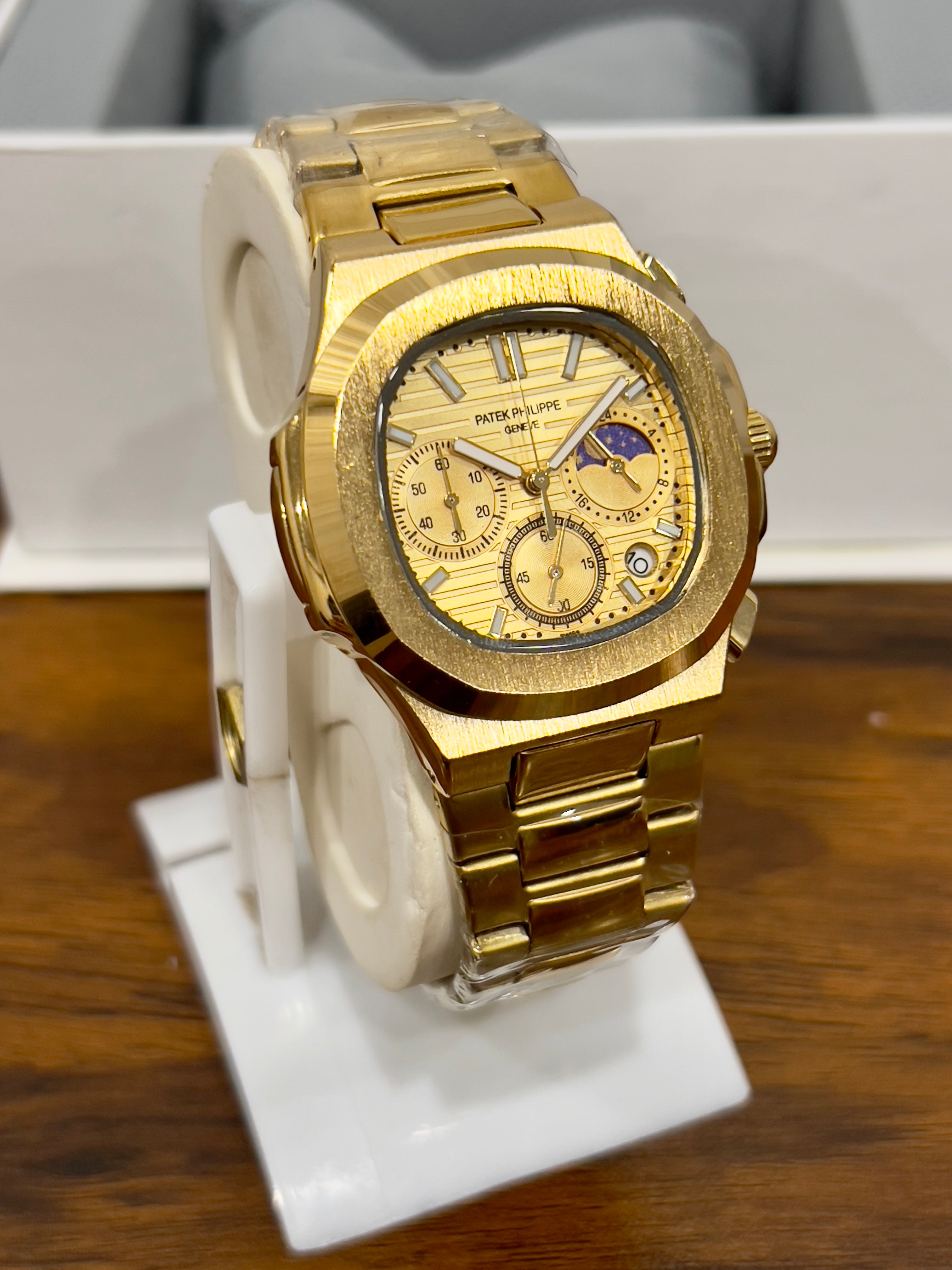 PP Nautilus Day/Night Gold Dial Gold Chain