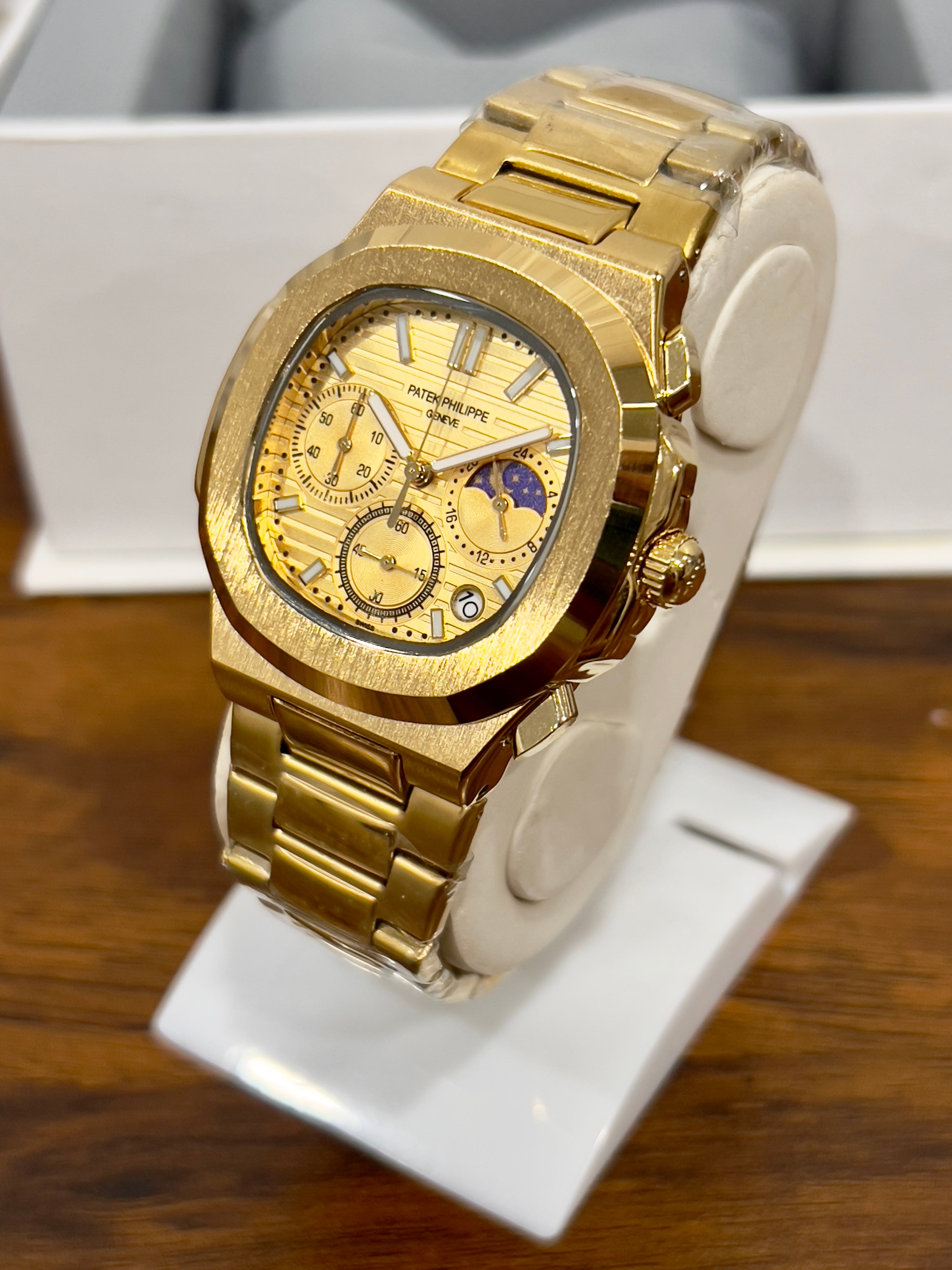 PP Nautilus Day/Night Gold Dial Gold Chain